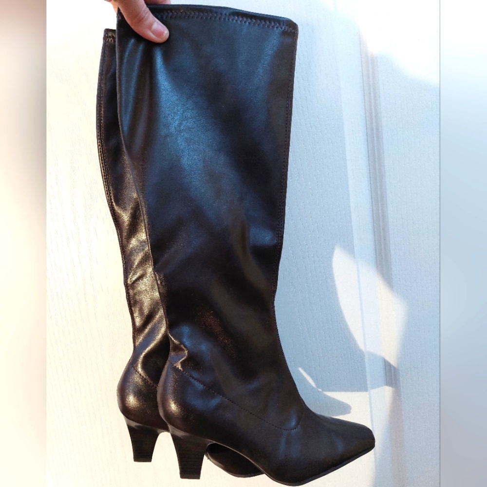 NWT✨️ AER0S0LES Brown leather boots